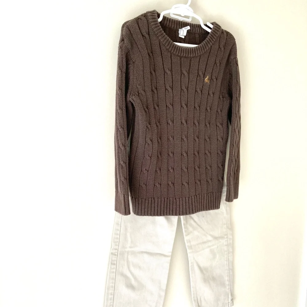 Gap brown cable knit sweater with khaki pants 4